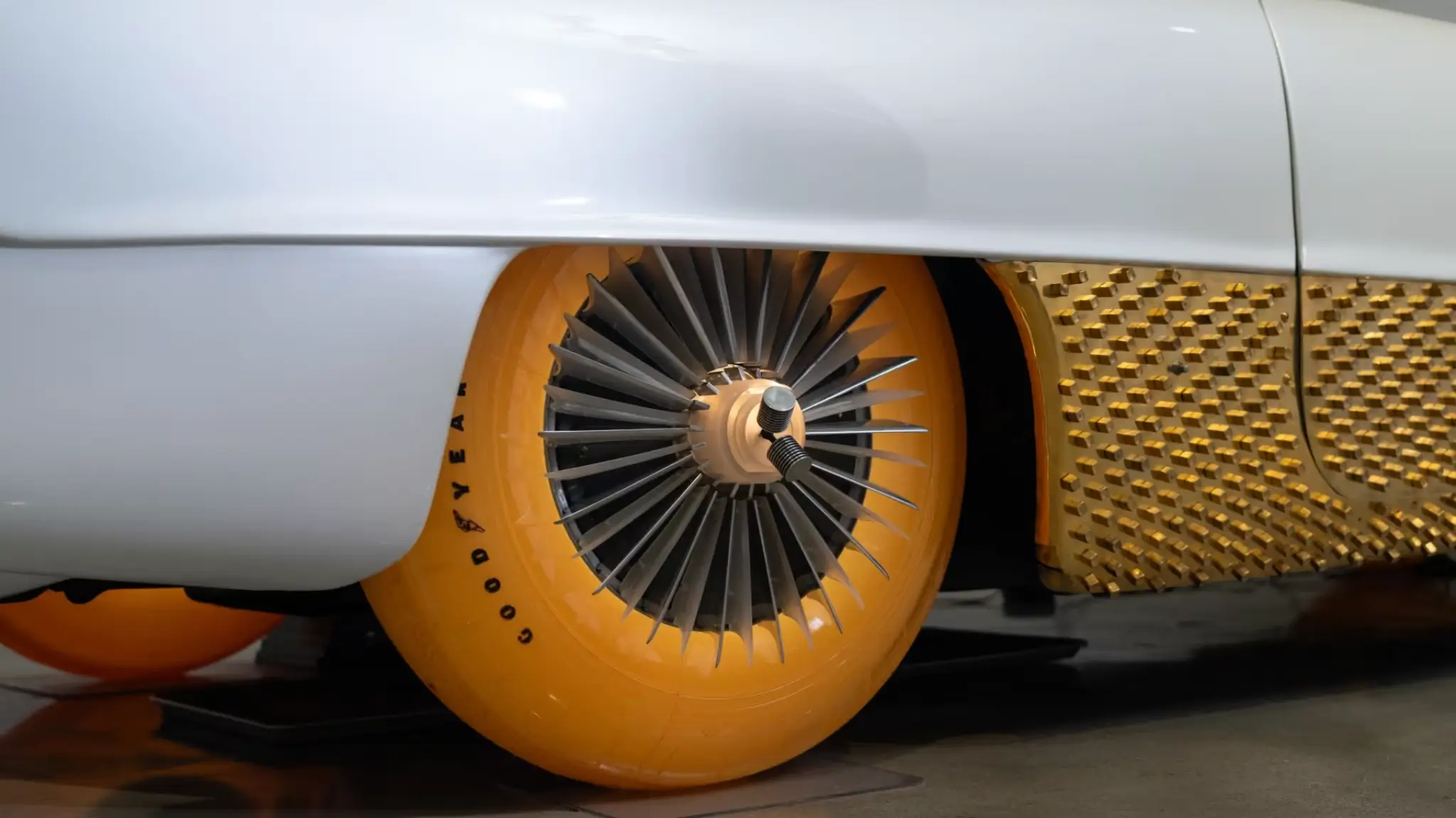 The Golden Sahara II pneus